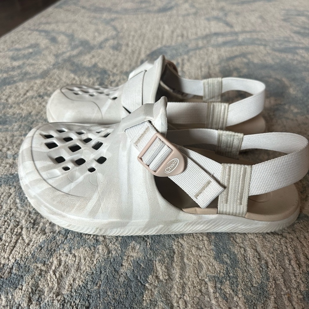 Chaco Chillos Clog Water Camp Sandal in Moonbeam - Picture 2 of 11